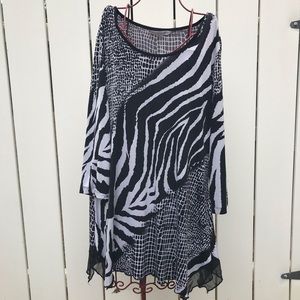 Peter Nygard black/white top.